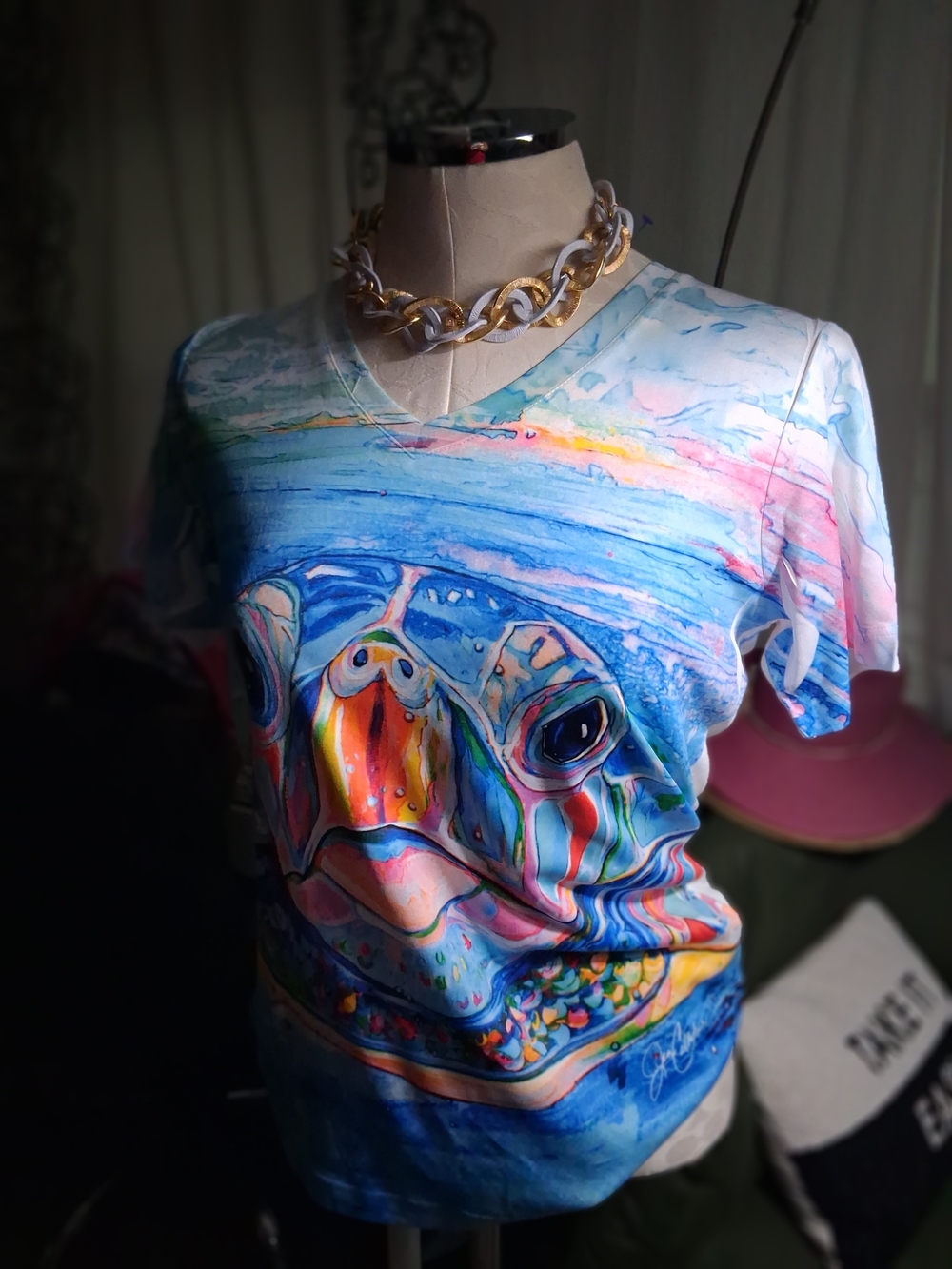 Nwt Jen Callagan Colorful Turtle Graphic V-Neck Tee S